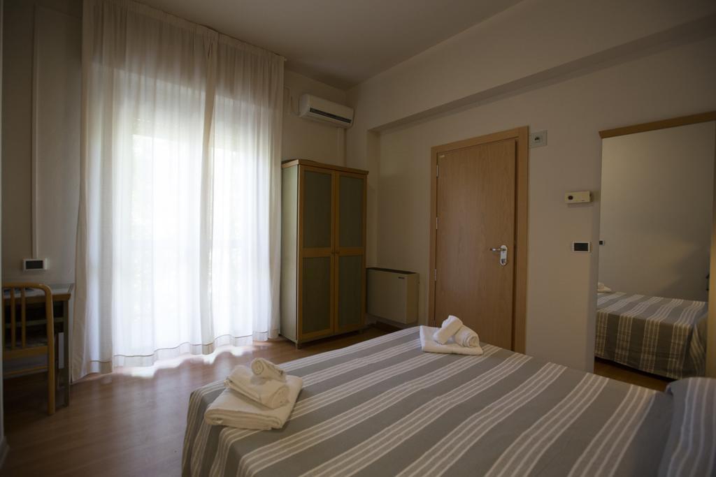 Hotel Impero Rimini Exteriör bild